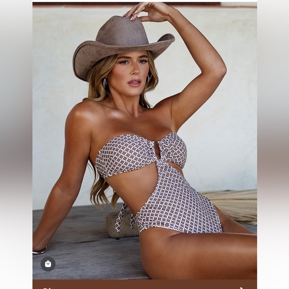 Cupshe Other - Cupshe x Jojo Jagger cutout u ring monokini/ Brown and White Patterned Swimsuit